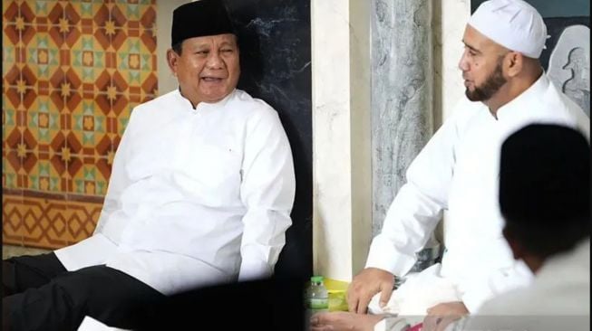 Setelah Bersilaturahmi ke Rumah Jokowi, Prabowo Dapat Wejangan dari Habib Syech