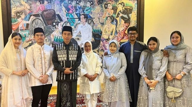 Potret Erina Gudono Lebaran Bareng Keluarga Jokowi (Instagram/@erinagudono)