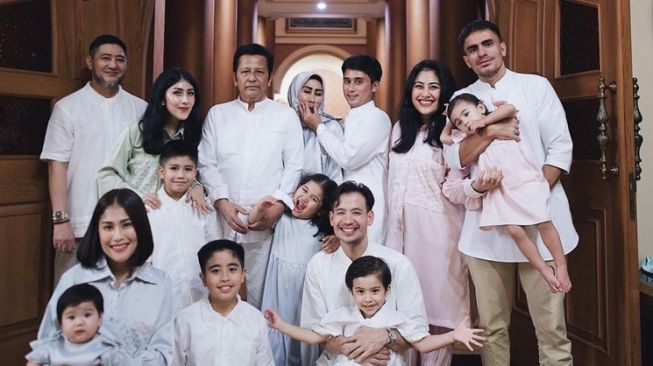 Potret Lebaran Keluarga Alshad Ahmad (Instagram/@citrasadiqah)