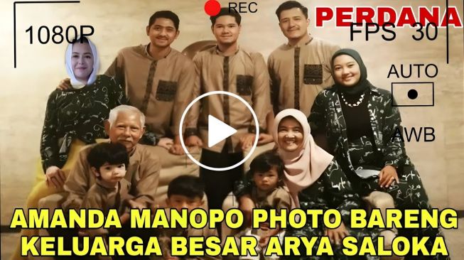 CEK FAKTA: Perdana! Amanda Manopo Ikut Foto Keluarga Besar Arya Saloka, Benarkah?