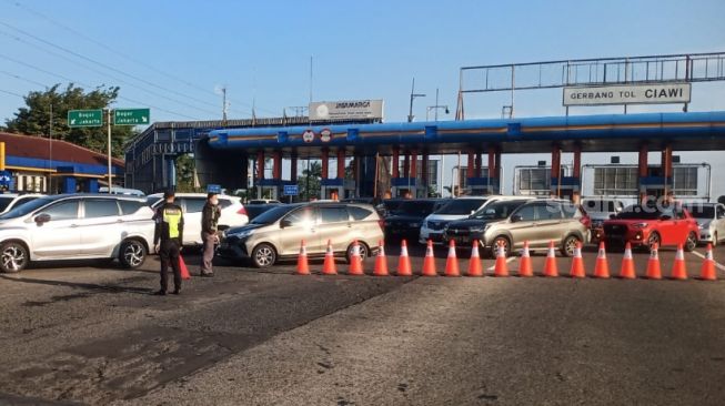 Jalur Menuju Puncak Padat, Tol Jagorawi Diberlakukan Contraflow