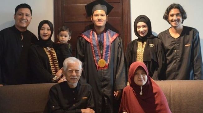 Potret Putri Anne dan Kakak Arya Saloka (Instagram/@pramesti.pramaiswara)