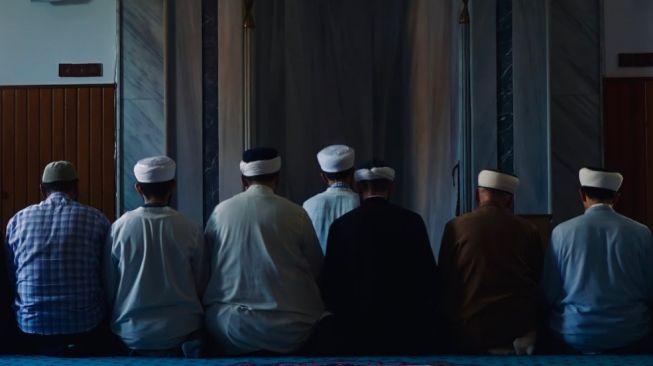 Bacaan Doa Meluruskan Shaf Shalat Berjamaah, Ini Hadistnya