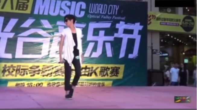 Video Predebut Xiaojun WayV Beredar, Penggemar Salfok ke Outer yang Dipakai