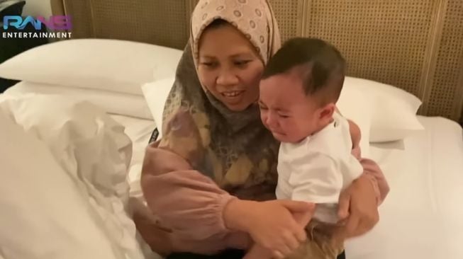 Potret Rayyanza Menangis Lihat Sus Rini Kesakitan (YouTube Rans Entertainment)