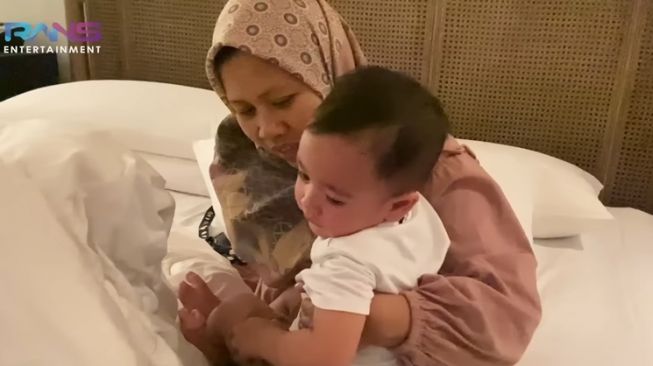 Potret Rayyanza Menangis Lihat Sus Rini Kesakitan (YouTube Rans Entertainment)