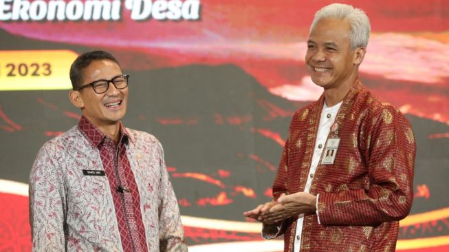 Gubernur Jawa Tengah Ganjar Pranowo dan Menteri Pariwisata dan Ekonomi Kreatif RI Sandiaga Uno sepakat membangun kemandirian desa. [Dok Pemprov Jateng]