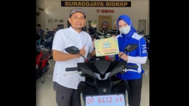 PT Suracojaya Abadimotor (PT SJAM), Main Dealer Yamaha wilayah Sulselbar (Sulawesi Selatan dan Sulawesi Barat) bagi-bagi THR, khususnya bagi konsumen yang sudah meminang Yamaha FreeGo 125 Connected the Amazing Matic [Yamaha Indonesia]. 