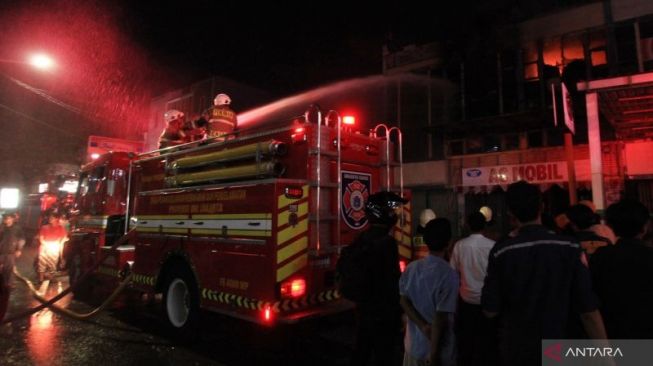 Lantai 6 Gedung Kemendagri Terbakar 10 Unit Mobil Pemadam Dan 40 Personel Dikerahkan 3998