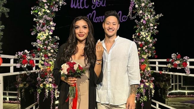 Resmi Dilamar Pacar, Intip 6 Potret Millen Cyrus dan Lionel Lee Liburan di Bali