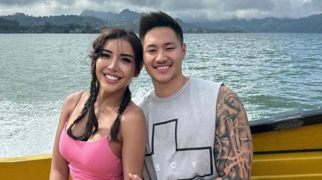 Potret Millen Cyrus dan Lionel Lee Liburan di Bali (Instagram/@millencyrus)