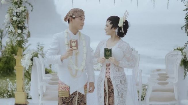 Potret Pernikahan Tri Suaka (Instagram/@nm.production_official)