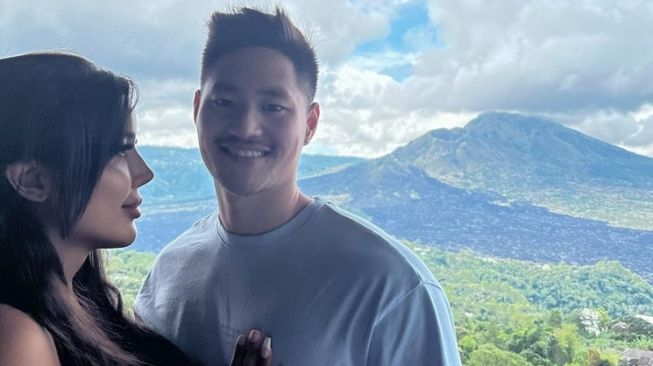 Potret Millen Cyrus dan Lionel Lee Liburan di Bali (Instagram/@millencyrus)