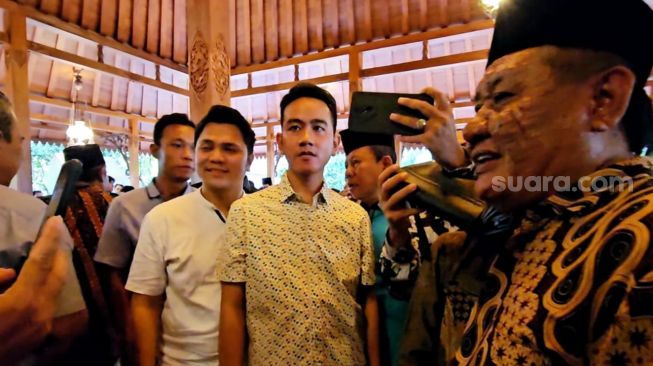 Bertemu Gibran di Solo, Relawan Jokowi Menunggu Arahan Dukungan Capres, Ganjar atau Prabowo?