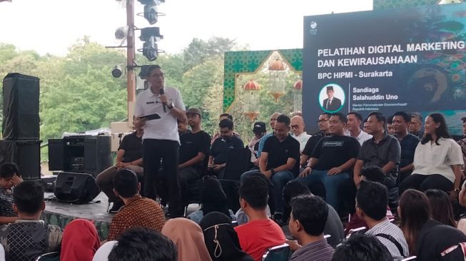 Sandiaga Uno Dorong UMKM di Solo Naik Kelas dengan Ikuti Pelatihan Digital Marketing