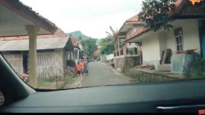 Rumah Ammar Zoni di Kampung (YouTube/Aish TV)