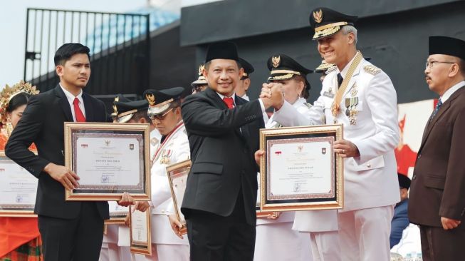Wow! Dibawah Kepemimpinan Ganjar Pranowo, Jateng Jadi Provinsi Berkinerja Terbaik Nasional