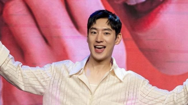 Sakit Perut Melilit, Lee Je Hoon Jalani Operasi Mendadak