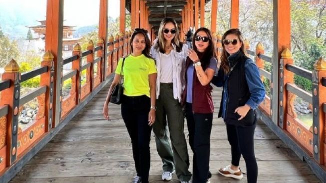 Potret Luna Maya di Bhutan. (Instagram/@lunamaya)