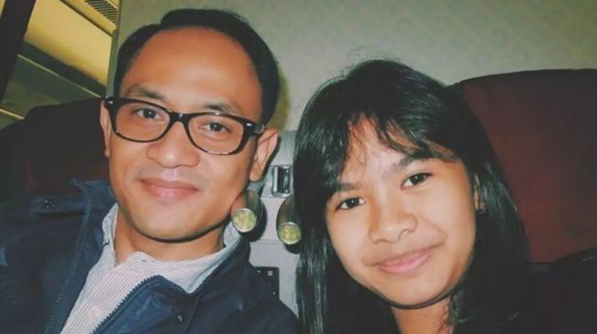 Potret Kedekatan Salshadilla dan Ayah Sambung (Instagram/@salshaindrajaja)