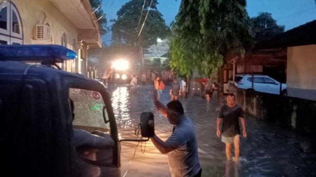 Diterjang Hujan Hingga Sore, Asrama Polres Lombok Tengah Direndam Banjir