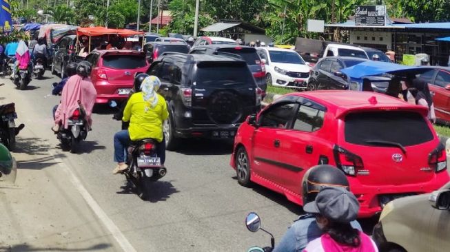 Kampung Jawa Kabupaten Gorontalo Dipadati Warga Berlebaran Ketupat