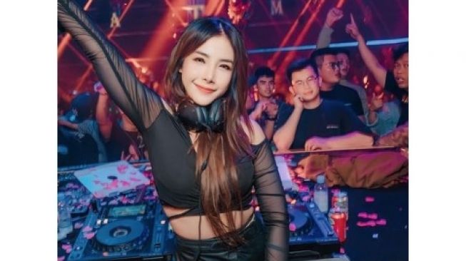 Lulusan S2, DJ Maretta Ternyata Sempat Kerja Kantoran