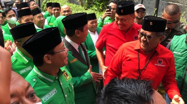 Semangka Hijau Isinya Merah, Hasto PDIP Sambut Elite PPP Dengan Pantun