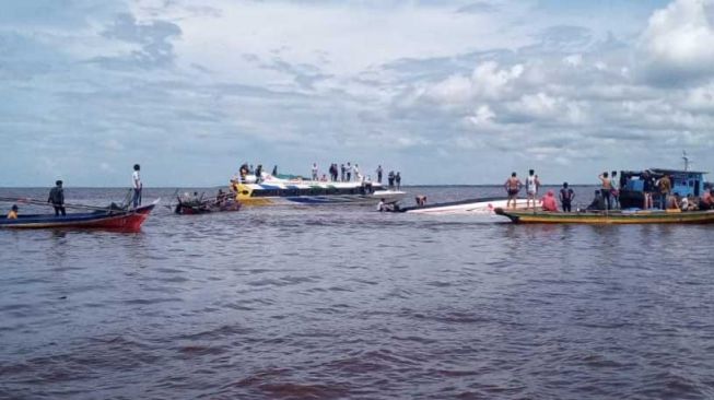 Speedboat Terbalik Dihantam Ombak di Pulau Rambut Kepulauan Seribu, Tim SAR Masih Upaya Evakuasi Korban