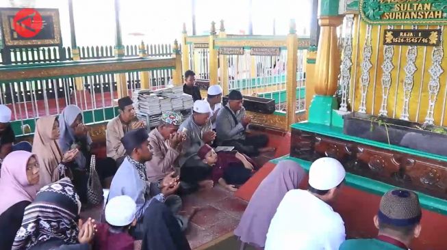 Tradisi Lebaran Warga Banjarmasin: Berziarah ke Makam Raja Banjar