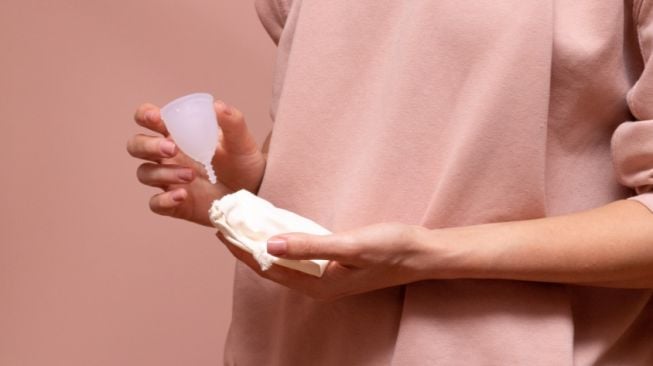 Menstrual Cup Jadi Opsi Pengganti Pembalut, Begini Cara Mencari Ukuran yang Pas untuk Miss V: Pakai Jari Telunjuk