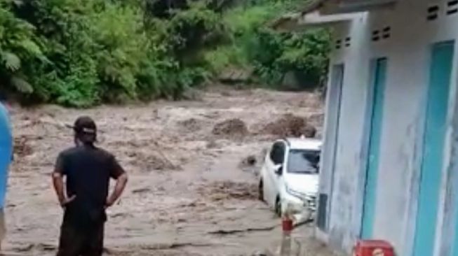 Cerita Keluarga Korban yang Mobilnya Hanyut Tersapu Banjir Bandang Sembahe: Kami Trauma