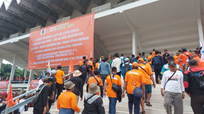 LIVE: Aksi May Day 2023: Ribuan Massa Buruh Bergeser ke Istora Senayan