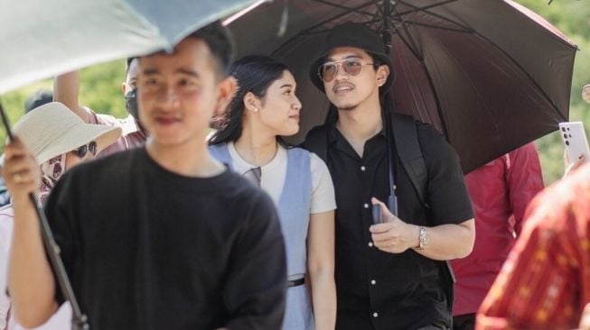 Kaesang Pangarep Kesal Gibran Rakabuming Photobomb Momen Romantisnya dengan Erina Gudono: Ganggu Wae Koe Mas!