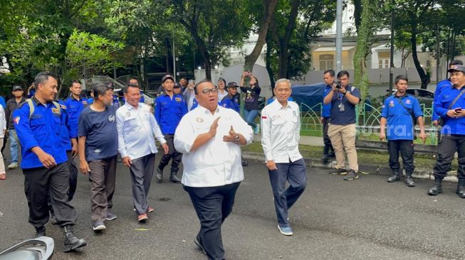 Sejumlah pimpinan buruh seperti Andi Gani hingga Said Iqbal temui Ganjar Pranowo, Senin (1/5/2023). (Suara.com/Bagaskar)