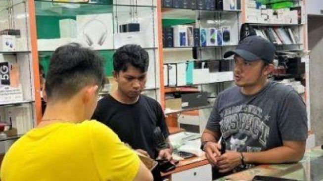 Pemilik Konter di Lucky Plaza Batam Ditangkap karena Sewa Joki IMEI dari Luar Negeri