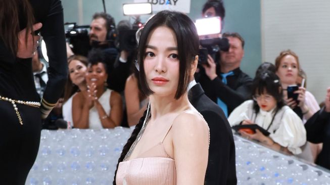 Bak Seorang Dewi, Penampilan Song Hye Kyo di Met Gala 2023 Menghipnotis Mata Penggemar