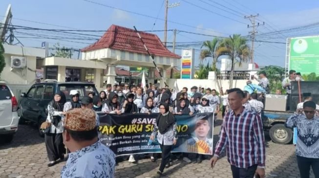 Divonis Bersalah Karena Pukul Siswa Tak Kerjakan Tugas, Guru Sularno Didenda Rp 60 Juta