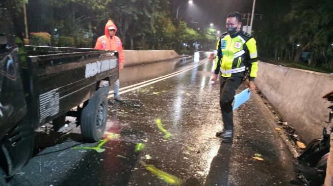 Kecelakaan Maut Terjadi Lagi di Flyover Manahan, Pemotor Tewas Tabrak Mobil Pick up