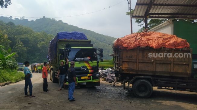 Antrean Mengular di TPA Sarimukti Bandung, Truk Pengangkut Sampah Sampai Harus Menginap