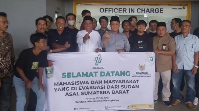 19 Warga Sumbar yang Dievakuasi dari Sudan Akhirnya Mendarat di Padang