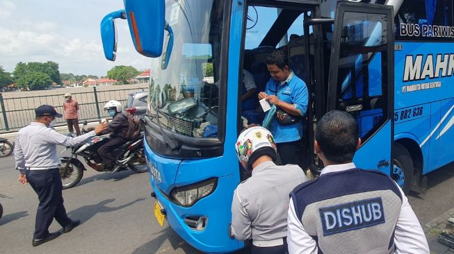 Nekat Masuk Kawasan Alun-alun, Dishub Kota Jogja Berhentikan Bus Pariwisata