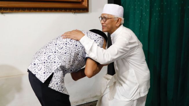 Ganjar Pranowo Silaturahmi ke Rembang, Sungkem ke Gus Mushingga Ingin Jadi Cawapres