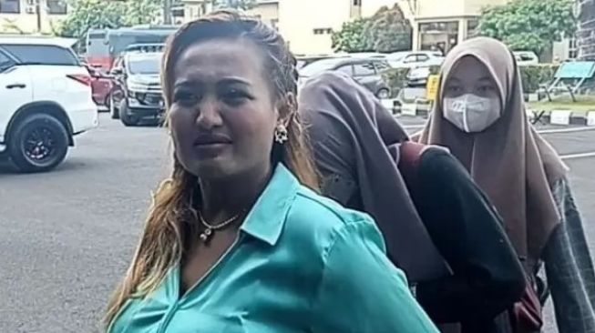 Diperiksa Tersangka Penistaan Agama, Lina Mukherjee Terancam Penjara 6 Tahun Dan Denda Rp 1 Miliar
