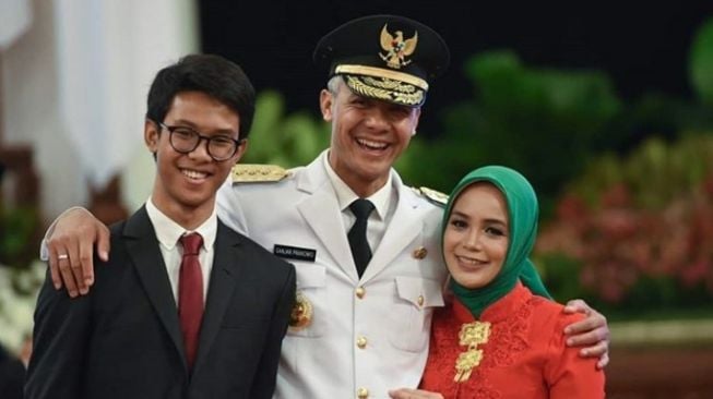 Potret Harmonis Ganjar Pranowo Bareng Anak dan Istri (Instagram/@atikoh.s)