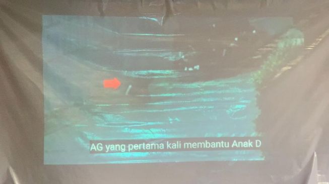 Rekaman CCTV detik-detik penganiayaan David Ozora di persidangan terdakwa anak AG (15). [Suara.com/Rakha]