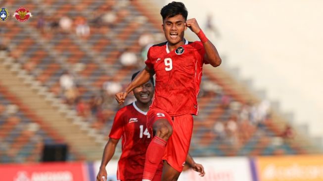 Indonesian U-22 national team striker Ramadhan Sananta celebrates a goal against Myanmar in the 2023 SEA Games football match in Phnom Penh, Cambodia, Thursday (4/5/2023). [dok. PSSI]