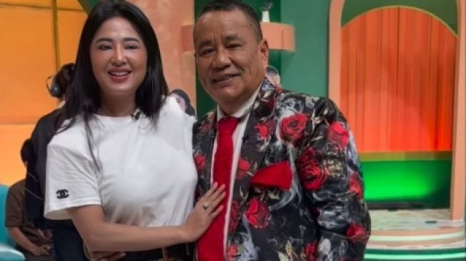 Hotman Paris Unggah Video Bersama Dewi Perssik, Publik Salfok ke Muka Depe