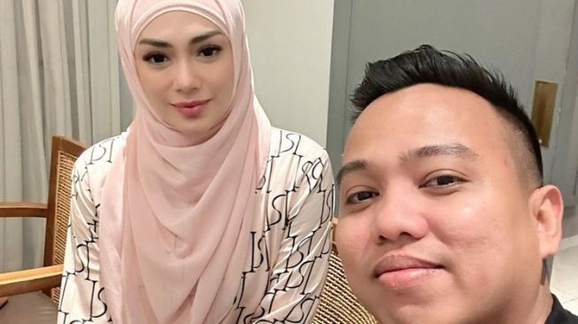 Artis Non Muslim Berhijab (Instagram/@celine_evangelista)
