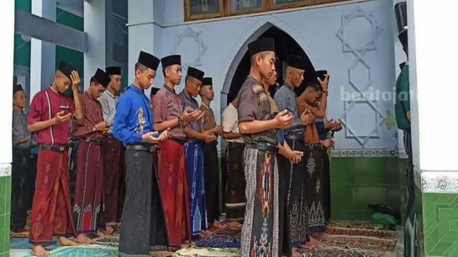 Bus Rombongan dari Gontor yang Masuk Jurang di Parimo Ternyata Berstatus Guru Pengabdian